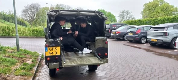 Land Rover Series 3 109 uit 1980 met open achterzijde