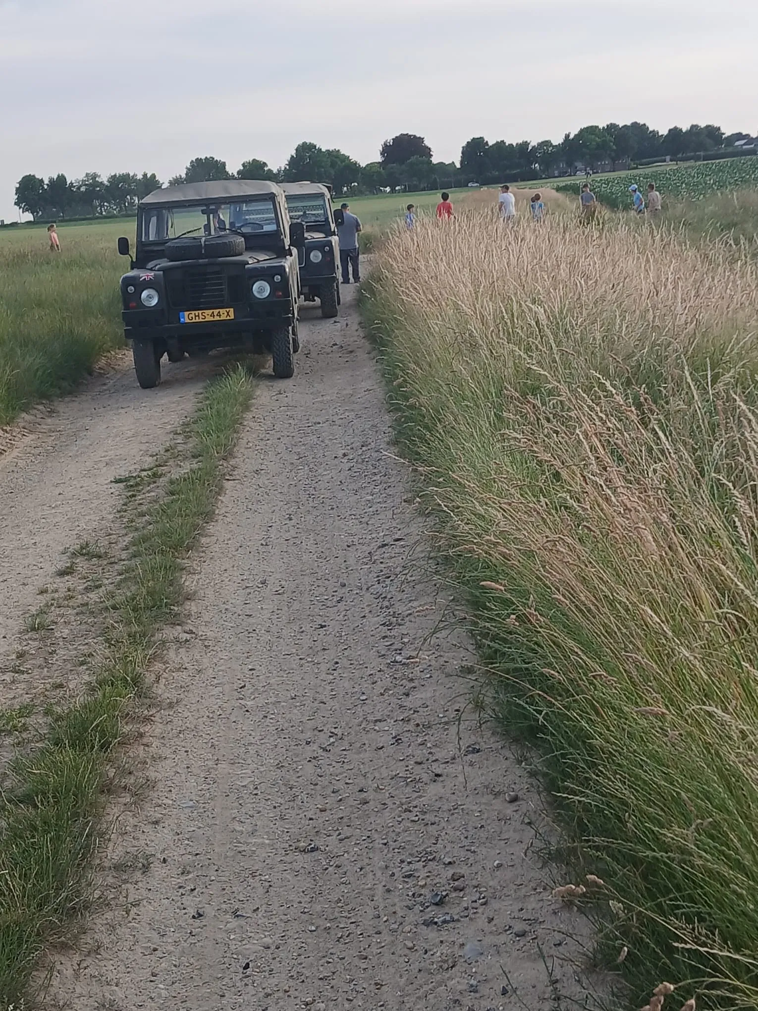 Land Rover Series 3 109 uit 1980 op een landweg